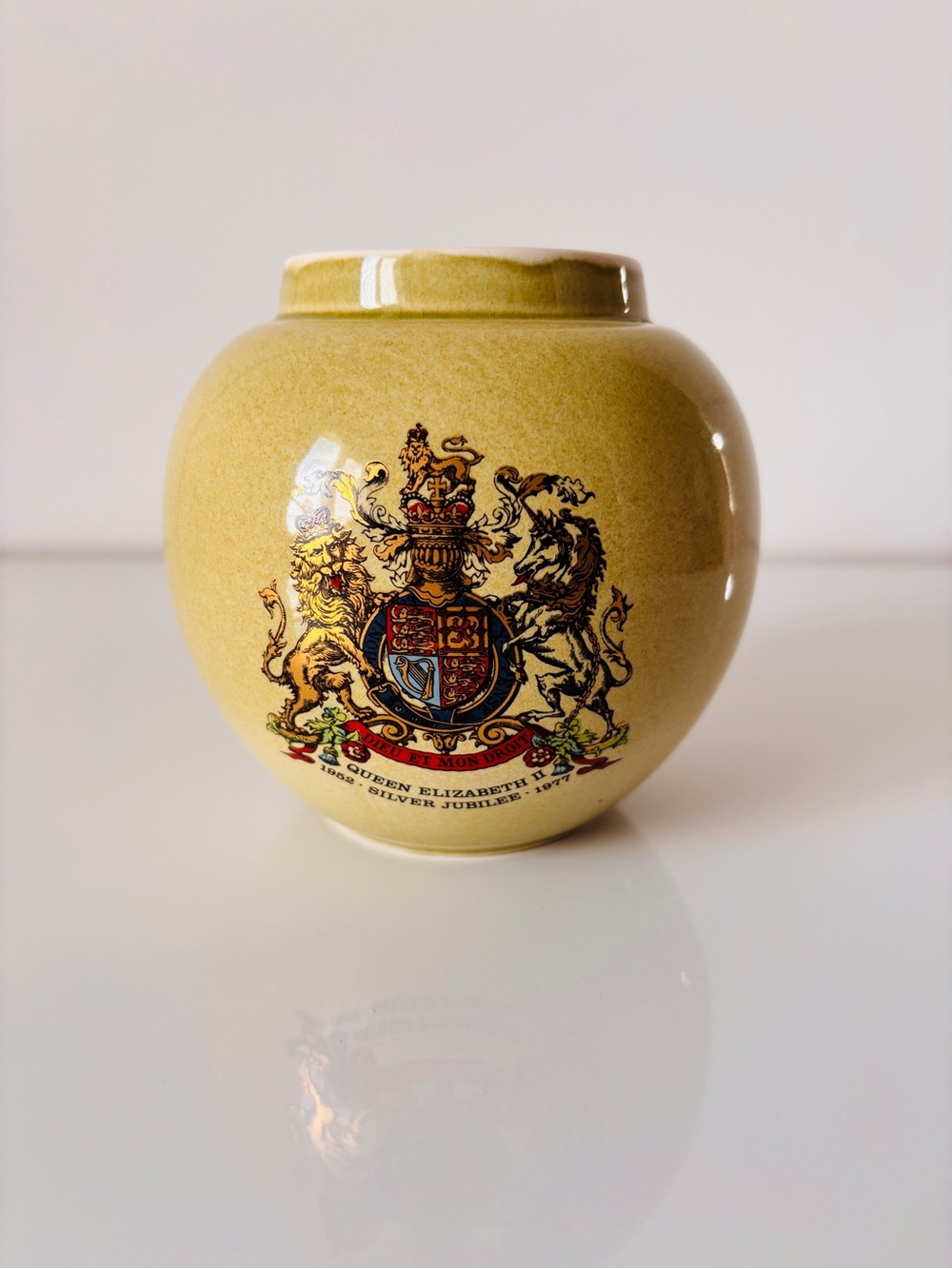 Vintage Commemorative Ceramic Queen Elizabeth II Silver Jubilee